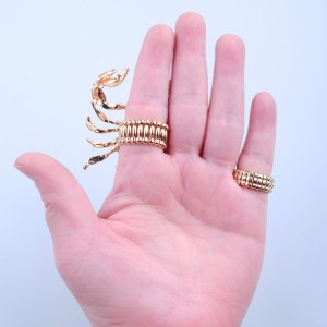 2020 fashion new Exaggerated Personality Alloy rhinestone Scorpion Ring Double Factory directly selling animal rings Wholesale