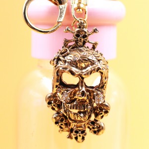 Fashion Creative Gift Skull Necklace Keychain Colorful Skull Pendant Wholesale of Small Articles rhinestone keychains