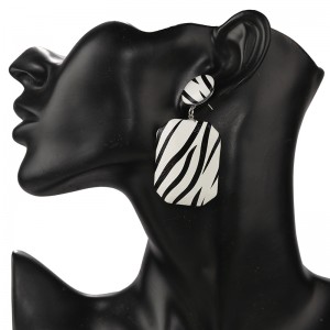 Trendy Korean Style Black & White Printed Drop Earrings For Women Personality Zebra Pendant Earrings Fashion Jewelry