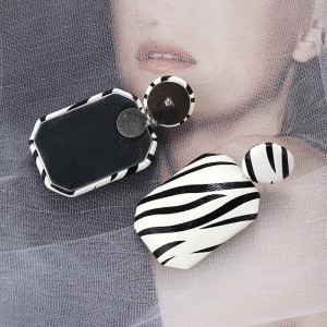 Trendy Korean Style Black & White Printed Drop Earrings For Women Personality Zebra Pendant Earrings Fashion Jewelry