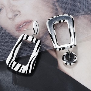 Trendy Korean Style Black & White Printed Drop Earrings For Women Personality Zebra Pendant Earrings Fashion Jewelry