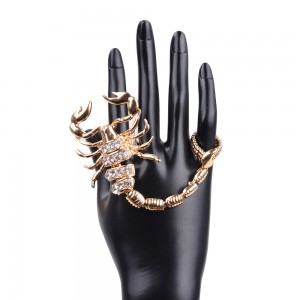 2020 fashion new Exaggerated Personality Alloy rhinestone Scorpion Ring Double Factory directly selling animal rings Wholesale